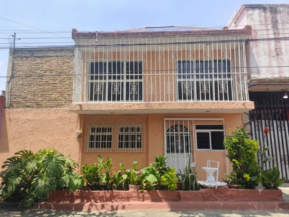 Casa en venta en Calle Josefa Ortiz de Domínguez, Libertad, Guadalajara