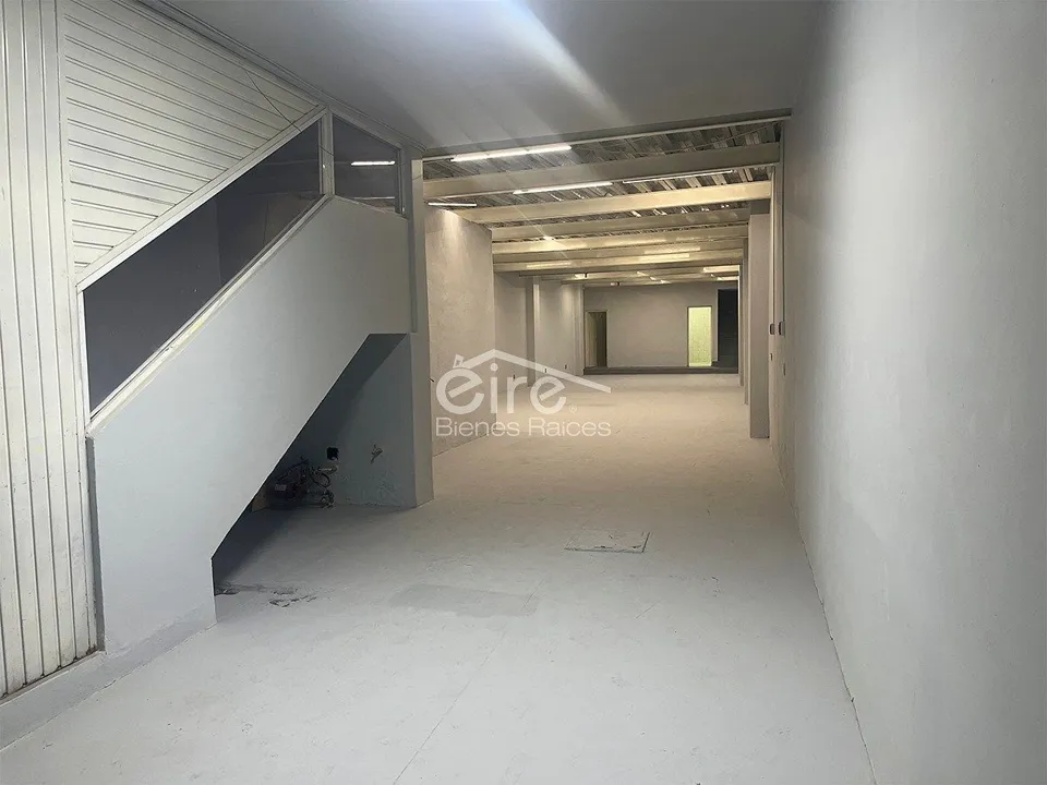 Foto 3 de Bodega en venta en Medrano, Guadalajara | 412.59 m²