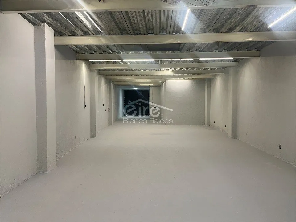 Foto 6 de Bodega en venta en Medrano, Guadalajara | 412.59 m²