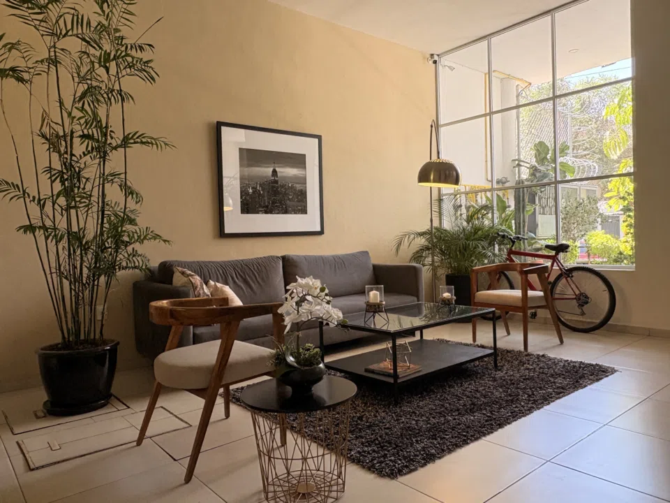 Departamento amueblado en La Americana. Incluye mantenimiento