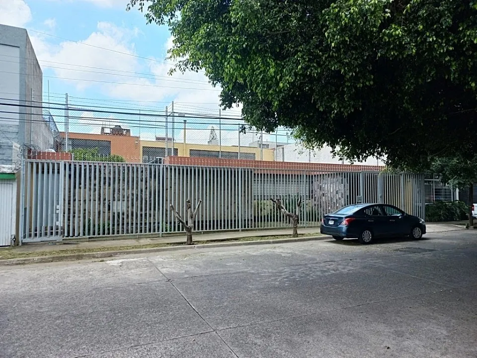 Casa en venta en Calle Hércules, Jardines del Bosque, Guadalajara