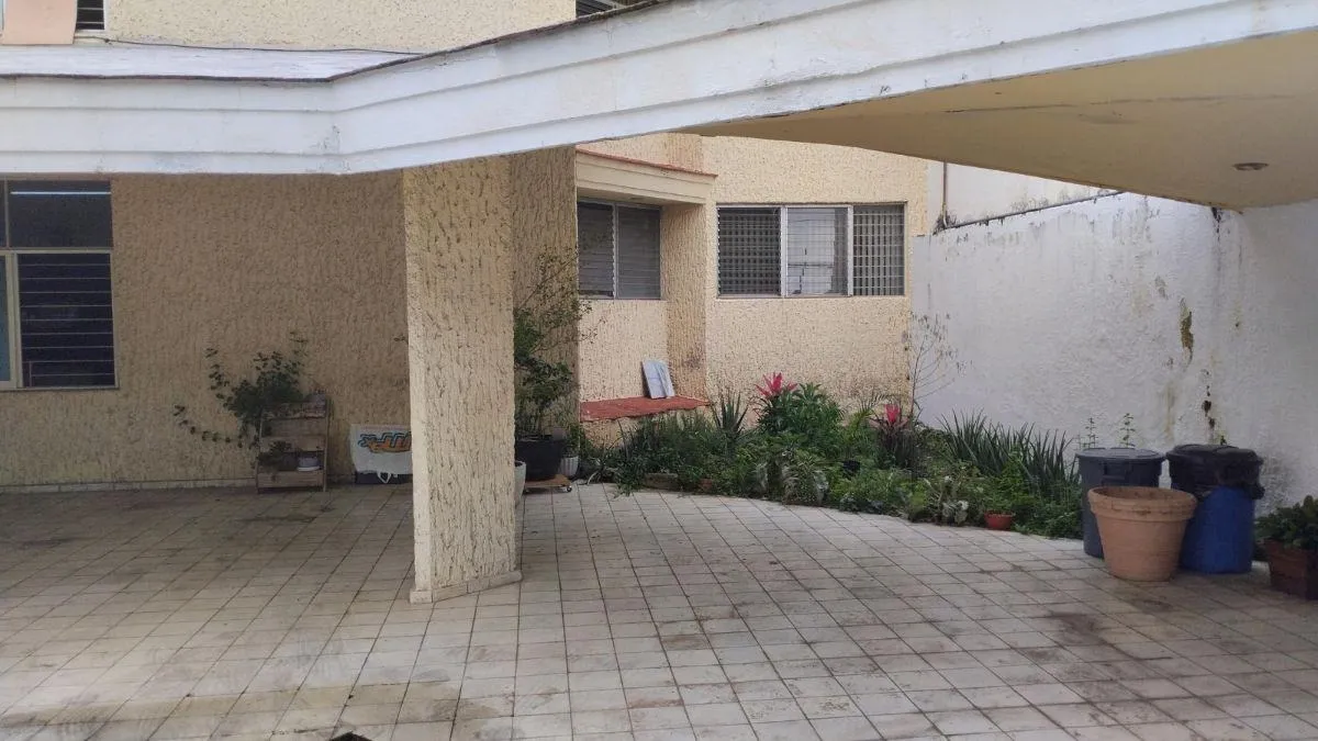 Foto 2 de Casa en venta en Avenida Abedules, Los Pinos, Zapopan
