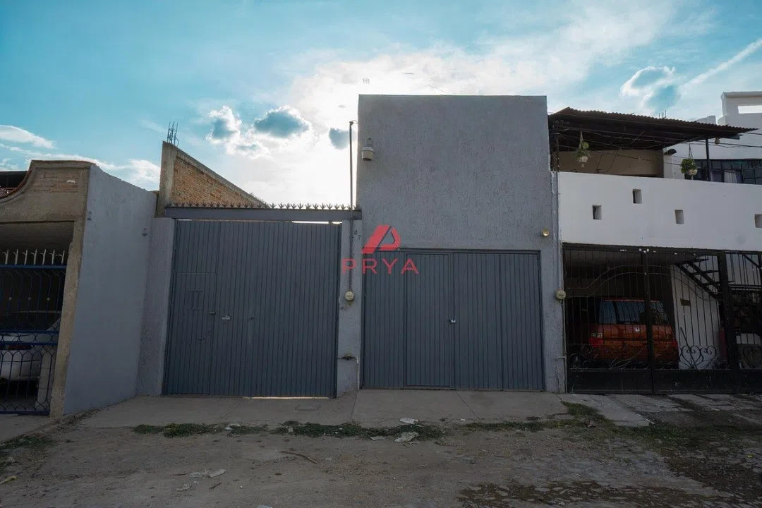 Casa en venta en Santa Paula, Tonalá con espacio independiente para negocio