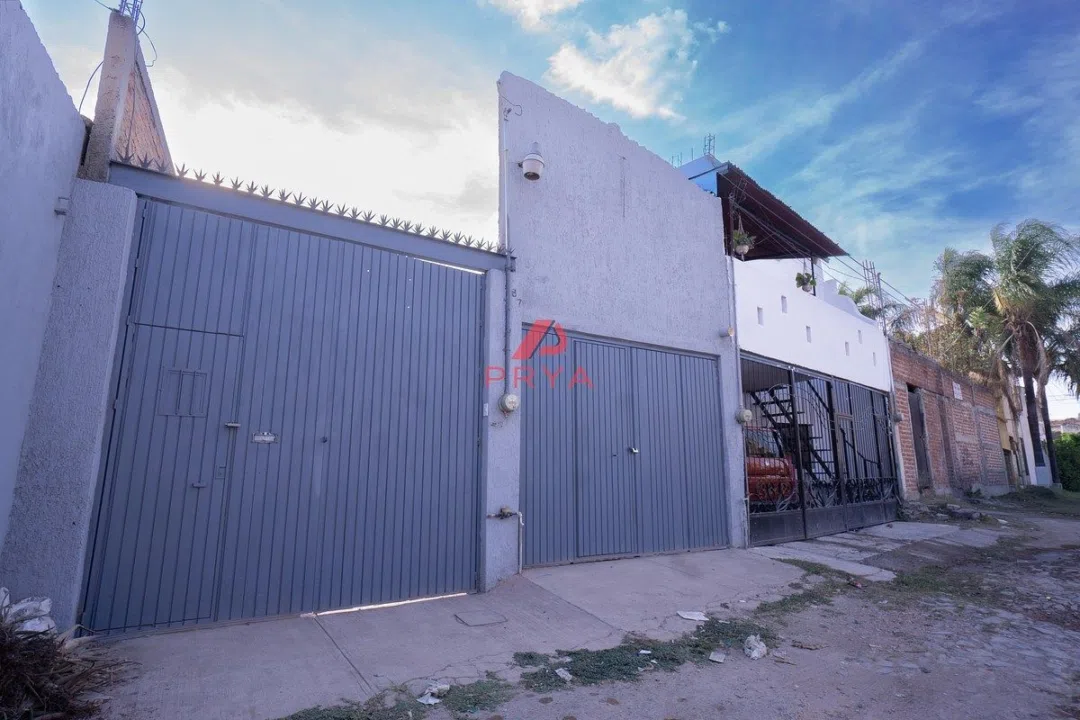 Foto 2 de Casa en venta en Santa Paula, Tonalá con espacio independiente para negocio
