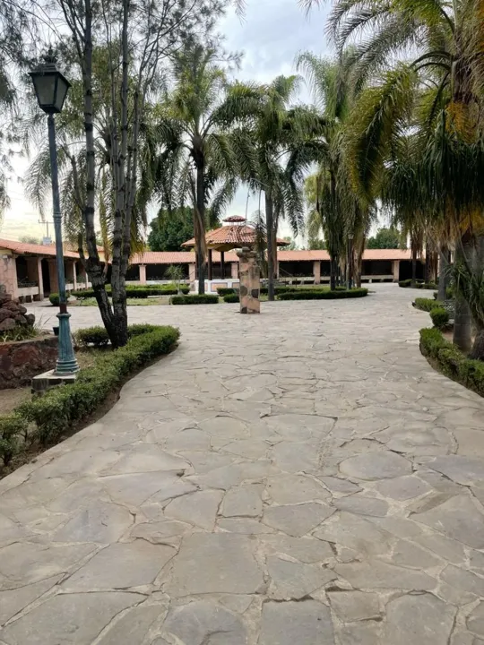 VENTA DE SALON DE EVENTOS CON CORTIJO EN SANTA CRUZ DEL VALLE, TLAJOMULCO, JAL.