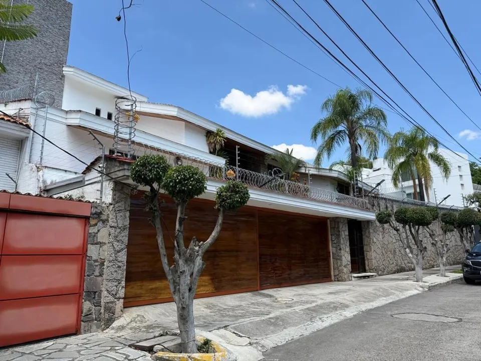 Casa en venta en Fraccionamiento Jacarandas, Zapopan, Jalisco