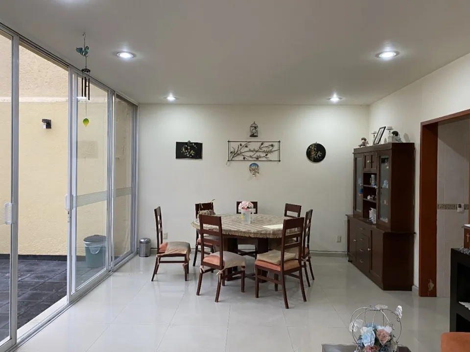 Foto 3 de Magnifica casa de 2 plantas con excelente ubicación
