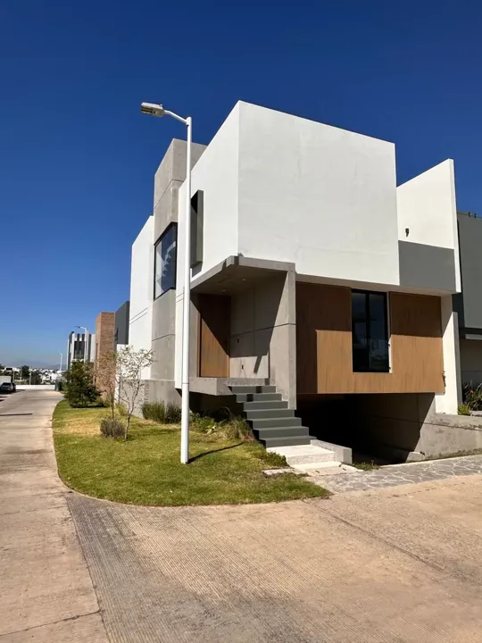 Casa en Venta en Valle Imperial - Coto Maples 92