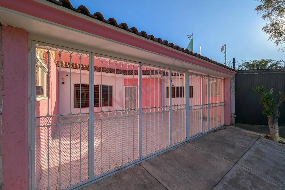 Foto 2 de Casa en Venta Jardines de Santa Isabel, Guadalajara | Una Planta