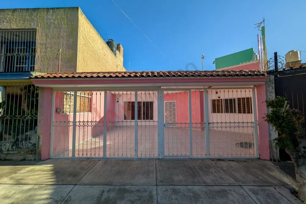 Foto 3 de Casa en Venta Jardines de Santa Isabel, Guadalajara | Una Planta