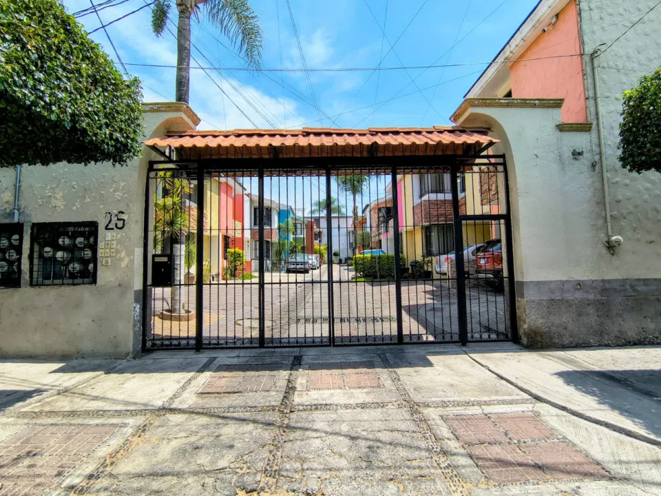 Foto 3 de CASA EN VENTA A MEDIA CUADRA DE LA CALZADA