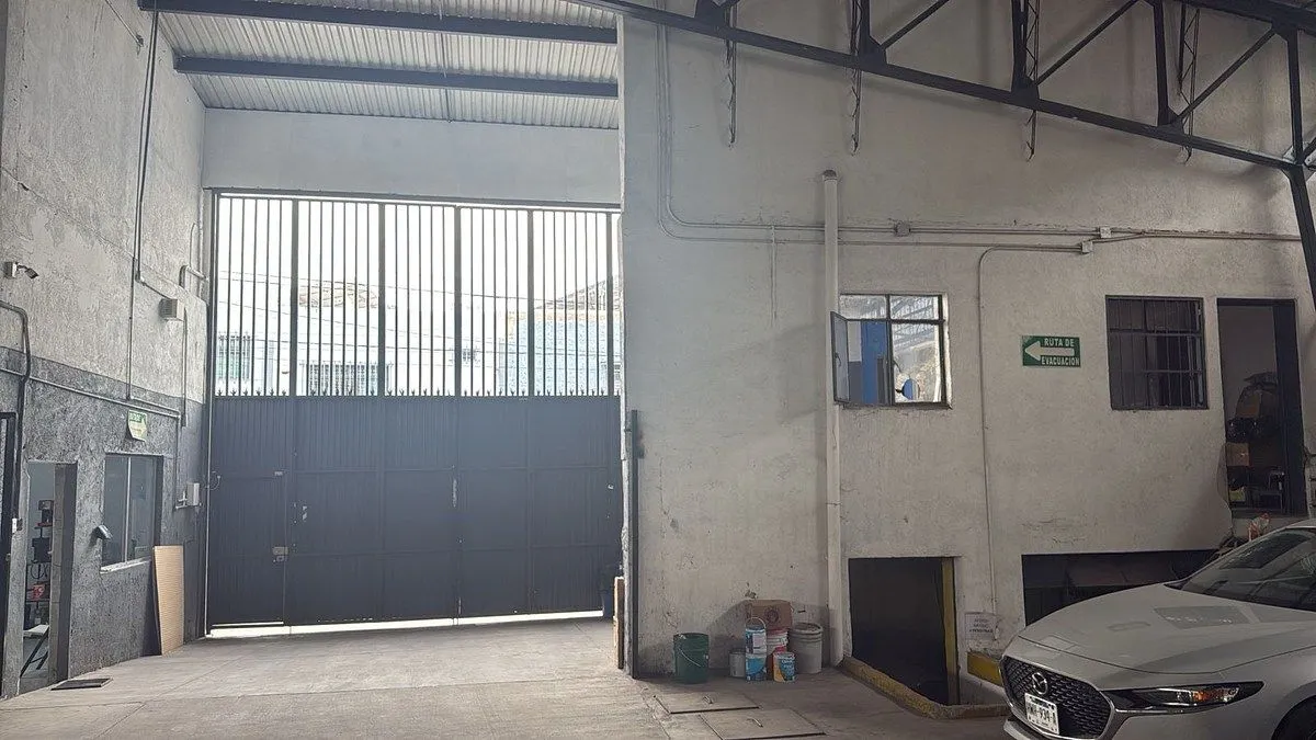 Foto 4 de BODEGA INDUSTRIAL / QUINTA VELARDE 1345 MTS2