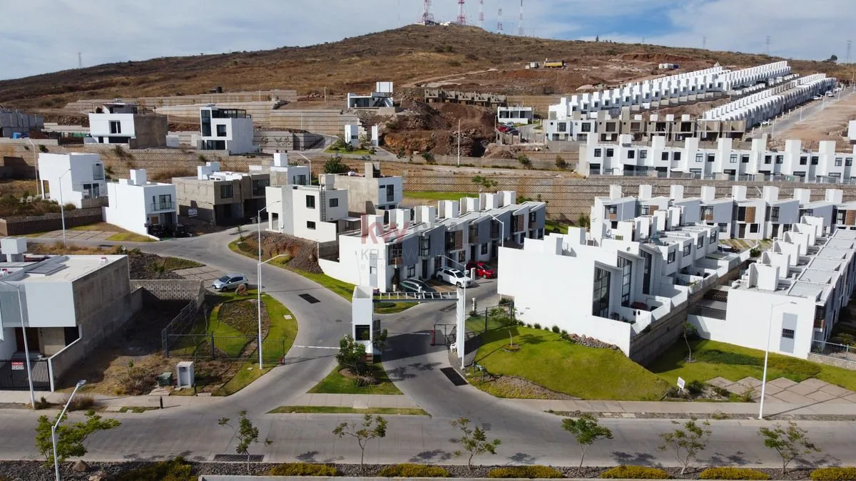 Foto 5 de Terreno en Venta en Zimaltá Tlaquepaque con vista a la ciudad