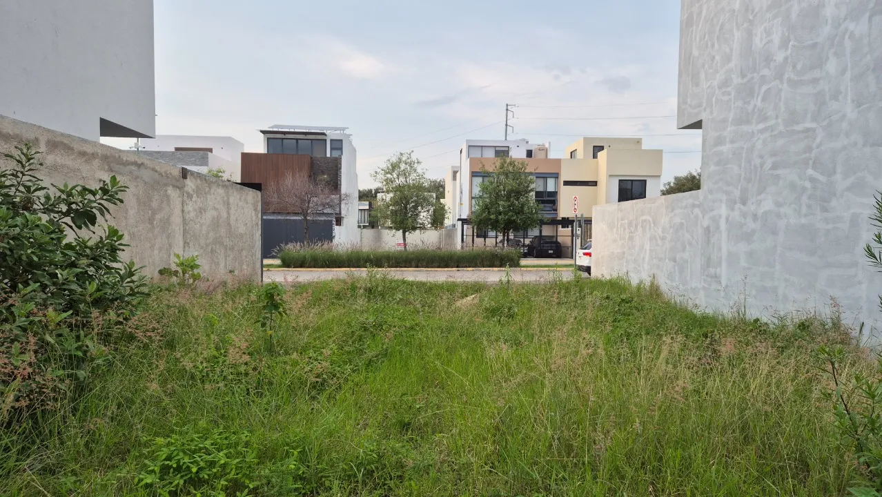 Terreno en venta en Paseo De La Estrella, Parques Vallarta, Zapopan