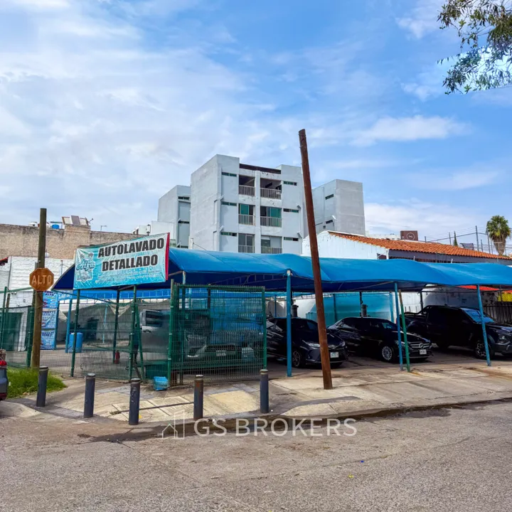 Terreno comercial con potencial para autolavado o desarrollo habitacional