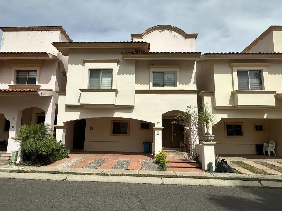 Villa California casa con lindos acabados