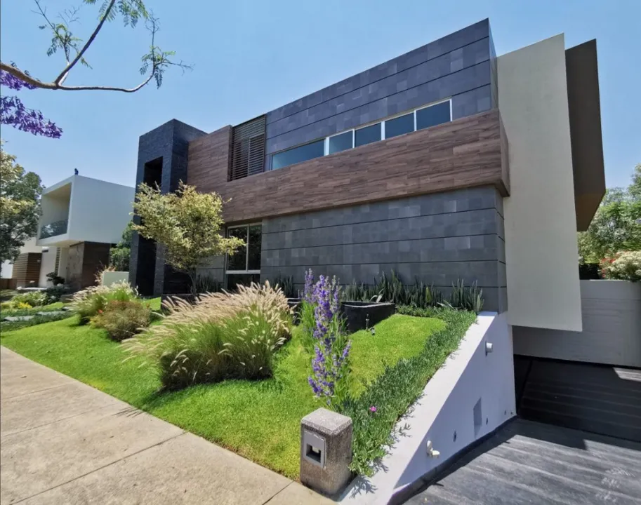 Foto 2 de Residencia de Lujo en Venta – Bosque de los Lagos, Zona Andares