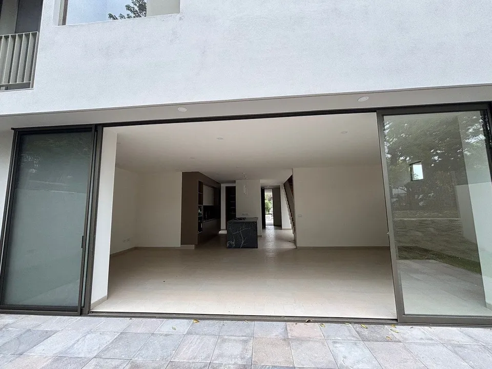 Foto 3 de Hermosa Residencia a la venta en Arauca II
