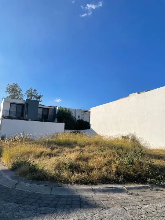 Foto 4 de Terreno en Venta en Fracc El Manantial - Paseo del Bosque 8
