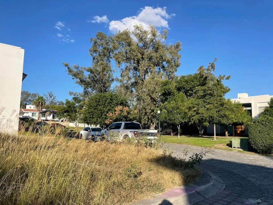 Foto 6 de Terreno en Venta en Fracc El Manantial - Paseo del Bosque 8