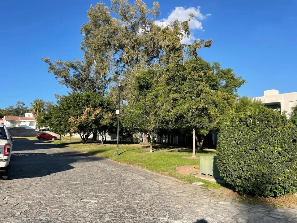 Foto 8 de Terreno en Venta en Fracc El Manantial - Paseo del Bosque 8