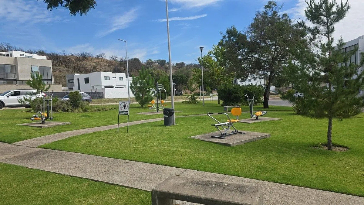 Foto 8 de Terreno en Venta en Fraccionamiento Los Robles - Coto Castaños 7B