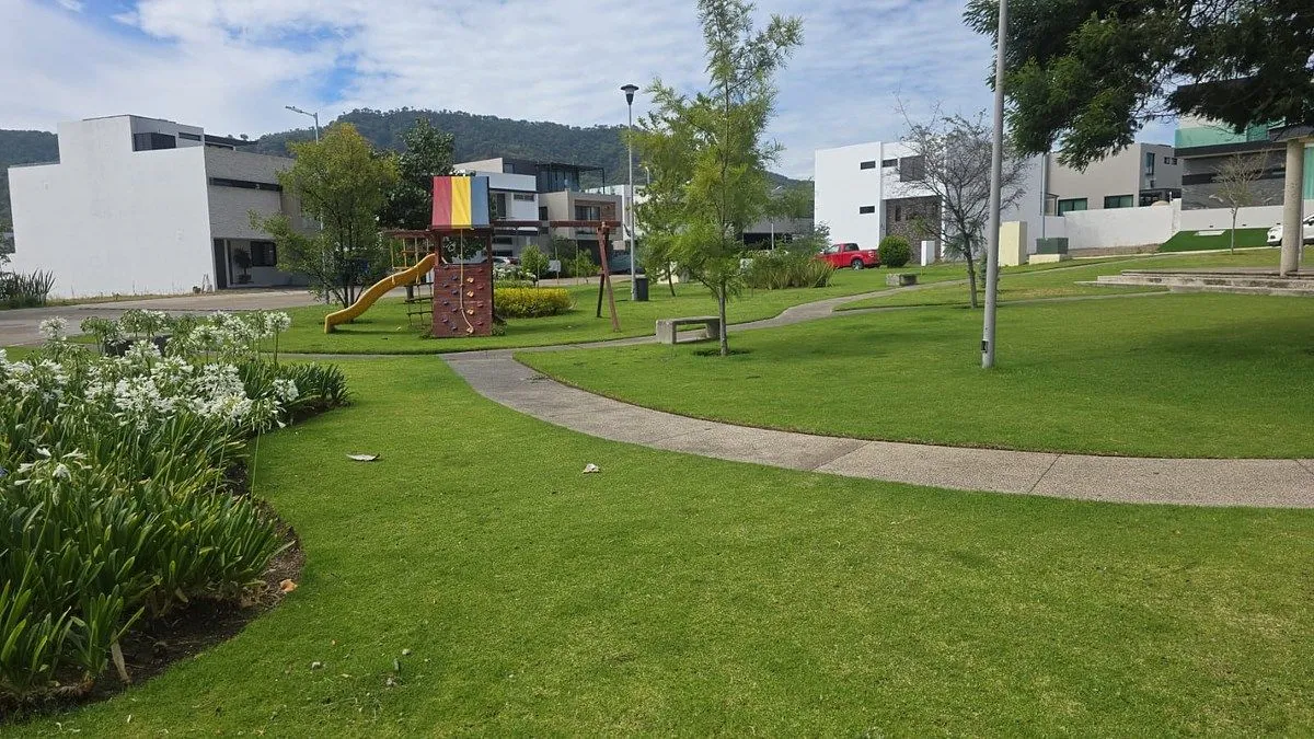Foto 9 de Terreno en Venta en Fraccionamiento Los Robles - Coto Castaños 7B