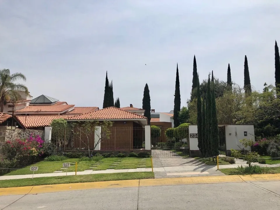 Casa en Venta en El Palomar Residencia bellísima con Vista al Bosque y Ciudad