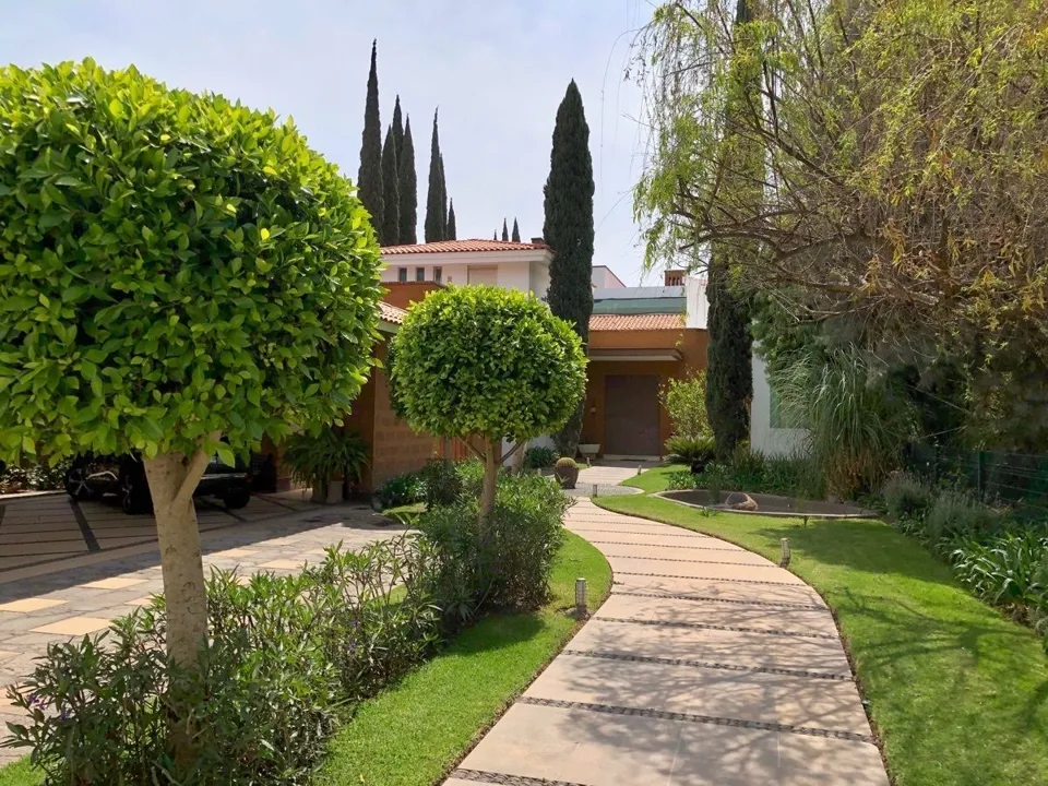 Foto 3 de Casa en Venta en El Palomar Residencia bellísima con Vista al Bosque y Ciudad