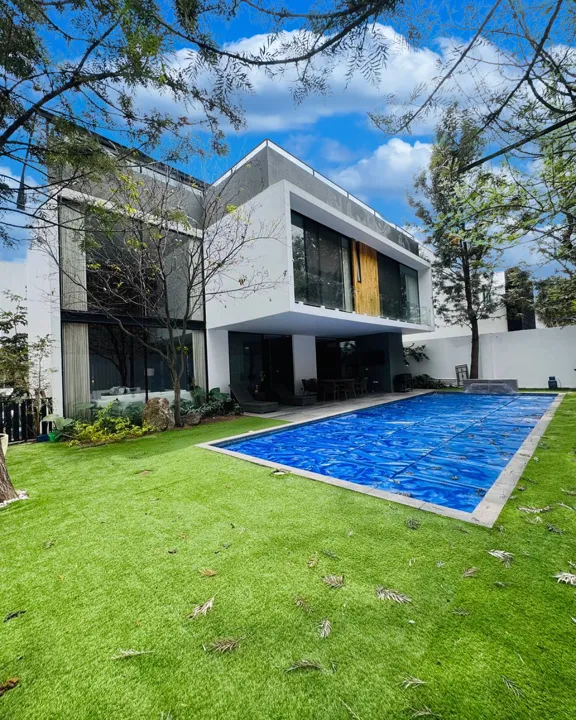 Foto 2 de INCREIBLE CASA "Lago Nogal" al sur de la ciudad! FRENTE A PLAZA PUNTO SUR