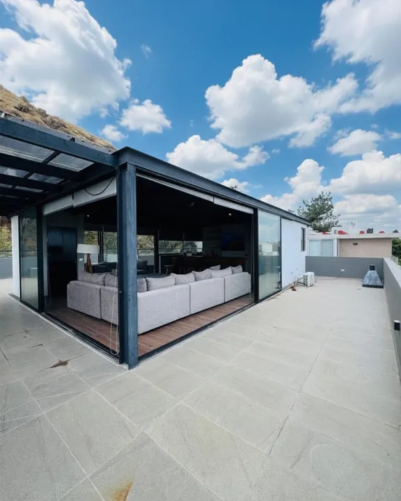Foto 5 de INCREIBLE CASA "Lago Nogal" al sur de la ciudad! FRENTE A PLAZA PUNTO SUR