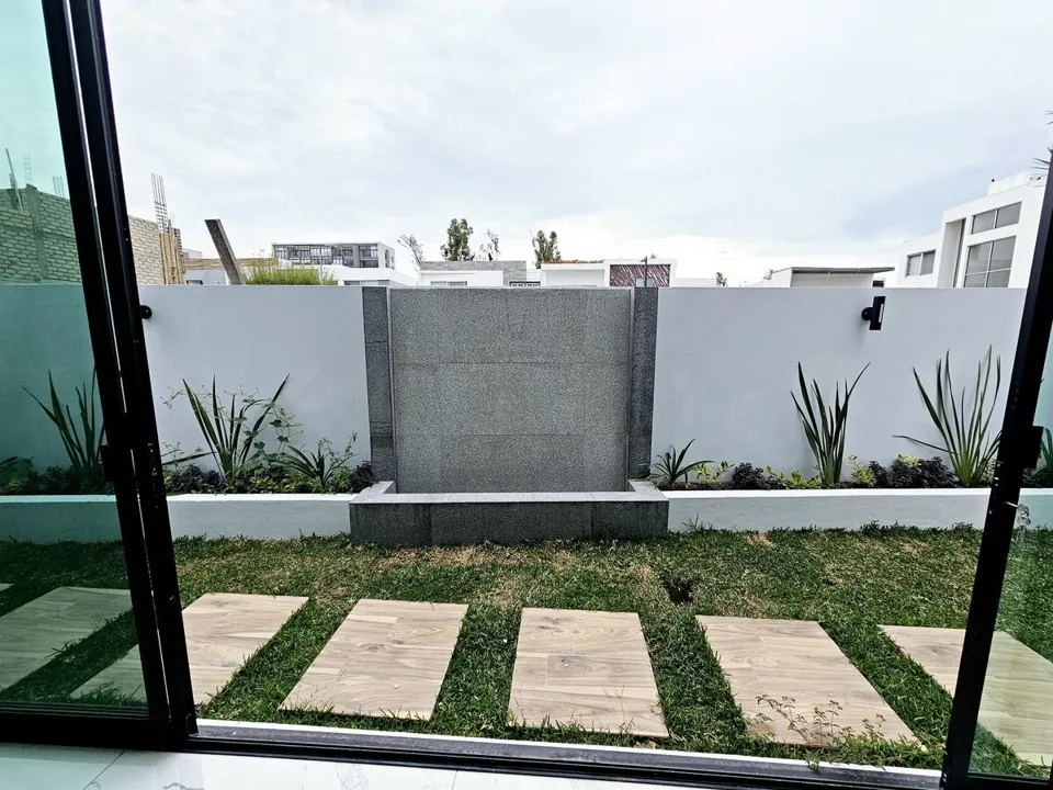 Foto 7 de CASA CON EXCELENTES ACABADOS 3 REACAMARAS Y 1 ESTUDIO