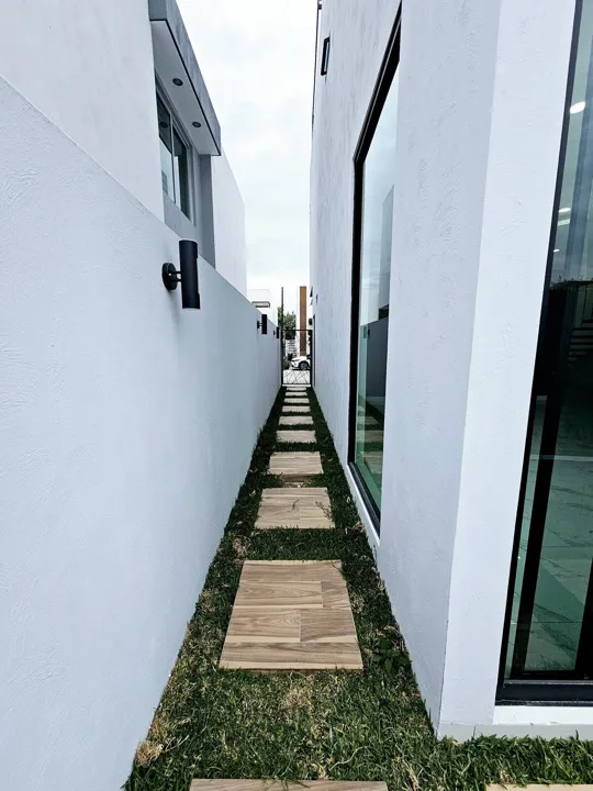 Foto 8 de CASA CON EXCELENTES ACABADOS 3 REACAMARAS Y 1 ESTUDIO
