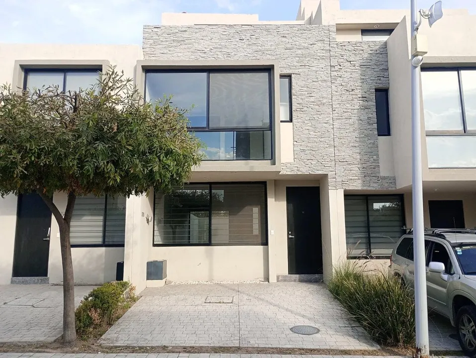 Casa en venta en ZOI Sur | Tlajomulco de Zúñiga A minutos de Galerías Sant