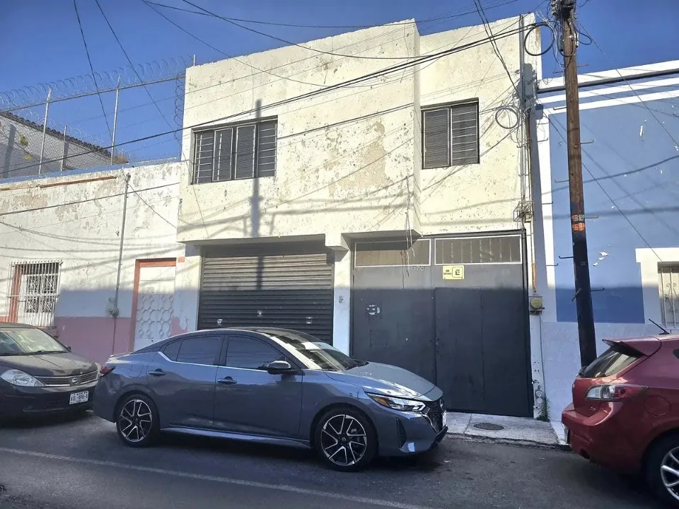 Bodega Comercial en venta en Calle Mariano Jiménez, La Perla, Guadalajara