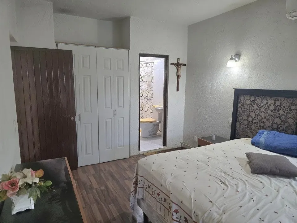 Foto 2 de Bodega Comercial en venta en Calle Mariano Jiménez, La Perla, Guadalajara