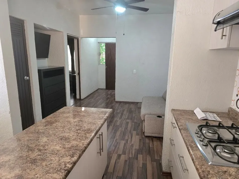 Foto 3 de Bodega Comercial en venta en Calle Mariano Jiménez, La Perla, Guadalajara
