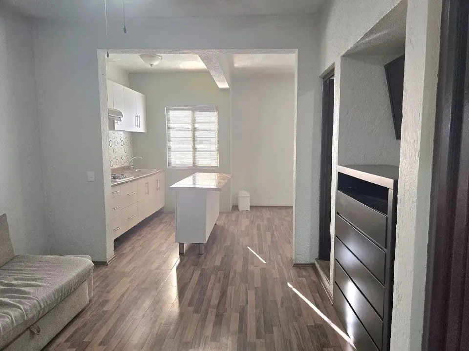 Foto 4 de Bodega Comercial en venta en Calle Mariano Jiménez, La Perla, Guadalajara