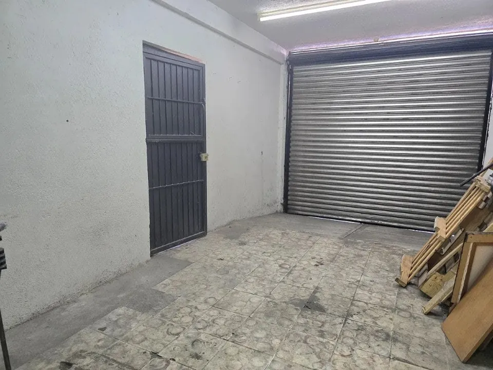 Foto 5 de Bodega Comercial en venta en Calle Mariano Jiménez, La Perla, Guadalajara