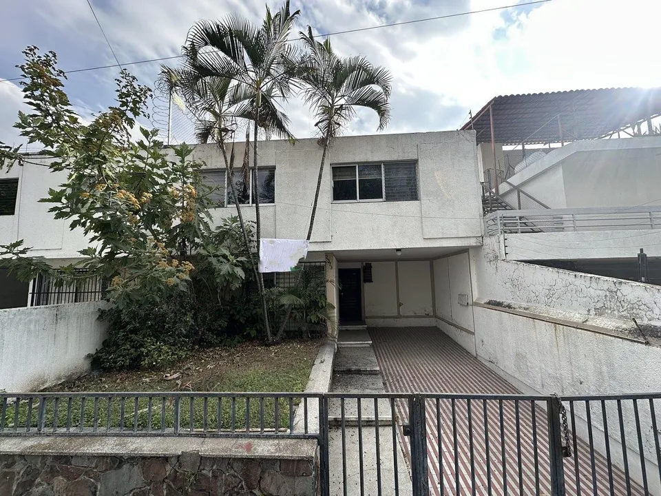 ¡Gran oportunidad! Casa en Arcos Vallarta ideal para remodelación