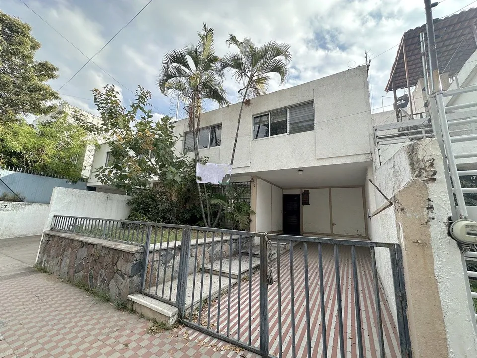 Foto 2 de ¡Gran oportunidad! Casa en Arcos Vallarta ideal para remodelación