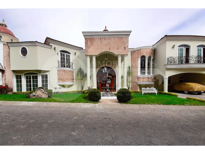 Casa en venta en Avenida Acueducto, Puerta de Hierro, Zapopan