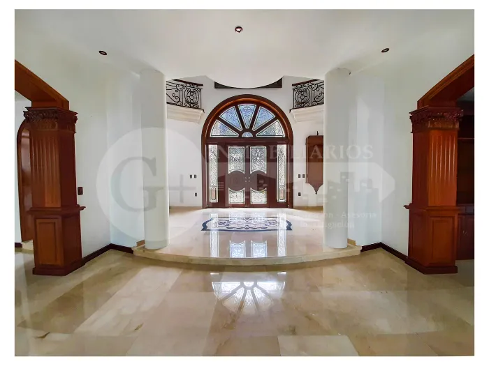Foto 2 de Casa en venta en Avenida Acueducto, Puerta de Hierro, Zapopan
