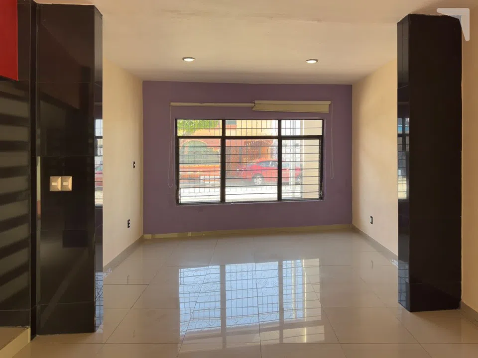 Foto 5 de CASA GRANDE CON 2 LOCALES COMERCIALES, BIEN UBICADA EN LA OLIMPICA.