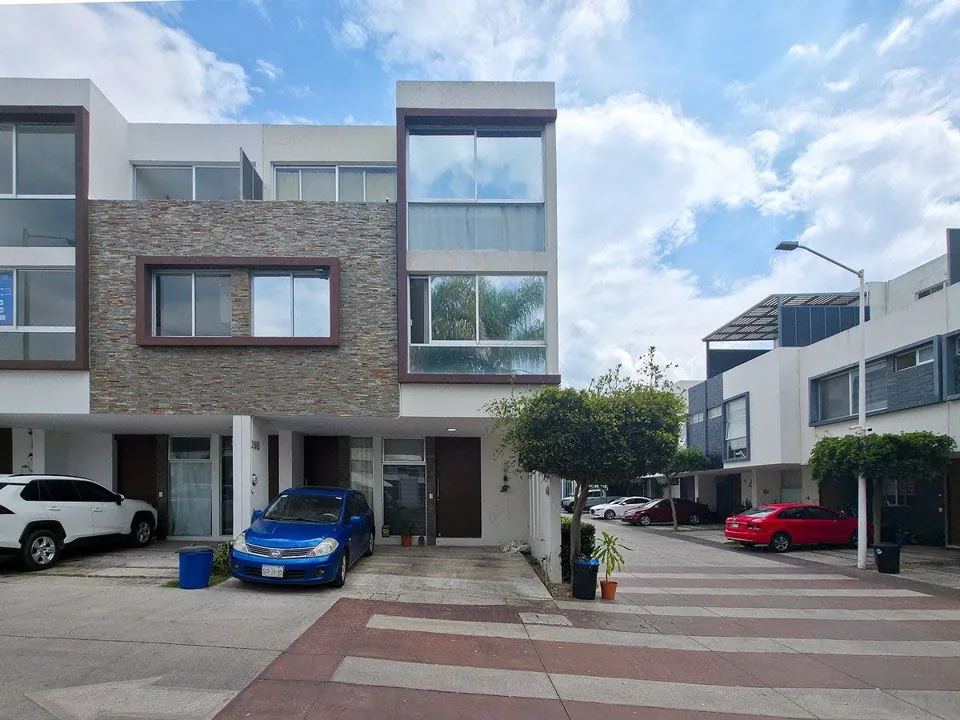 Casa en Venta dentro de coto Nouvé, El Centinela, Zapopan