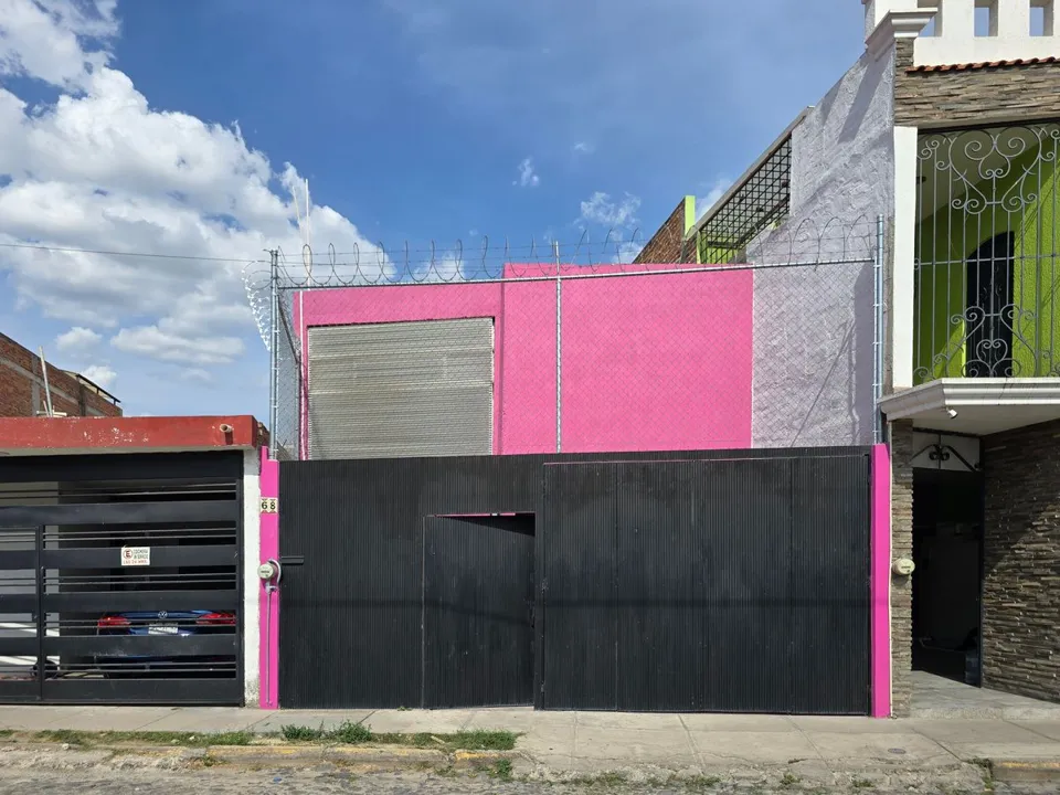 CASA EN VENTA EN SANTA CRUZ DE LAS FLORES, TLAJOMULCO