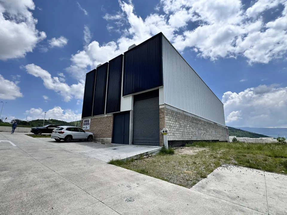 BODEGA EN VENTA O RENTA VISTA SUR, TLAJOMULCO DE ZUÑIGA.