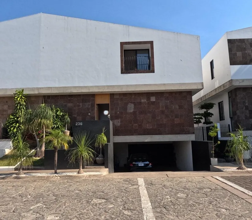 JARDÍN REAL | DISEÑO ÚNICO CON PATIO CENTRAL Y 4 COCHERAS