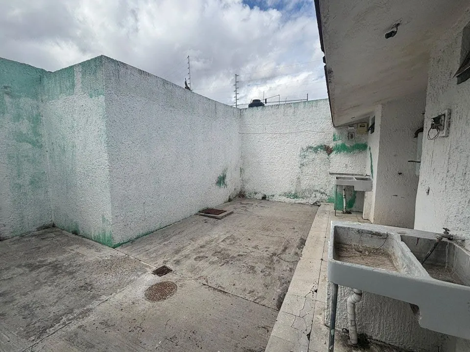 Foto 5 de 3 CASAS EN UNA PROPIEDAD, A UNOS PASOS DEL PARIAN, PARA REMODELAR