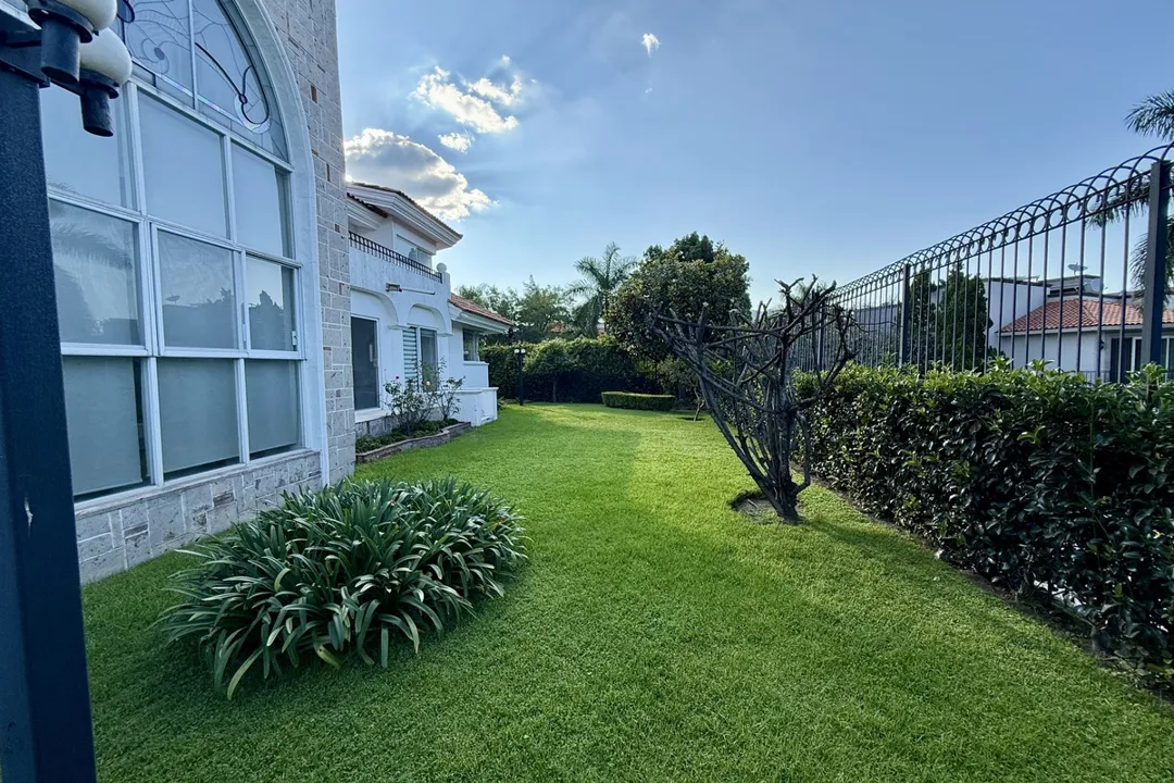 Foto 5 de 1,595 M2 de terreno, 689 M2 de construcción, 4 recámaras, 6 autos, enorme jardín